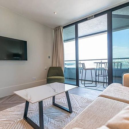 Open Balconey River View! Wow Liverpool Bagian luar foto