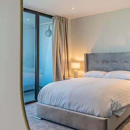 Open Balconey River View! Wow Liverpool Bagian luar foto