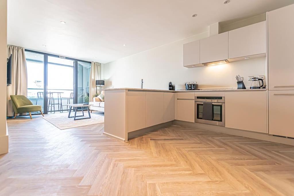 Open Balconey River View! Wow Liverpool Bagian luar foto