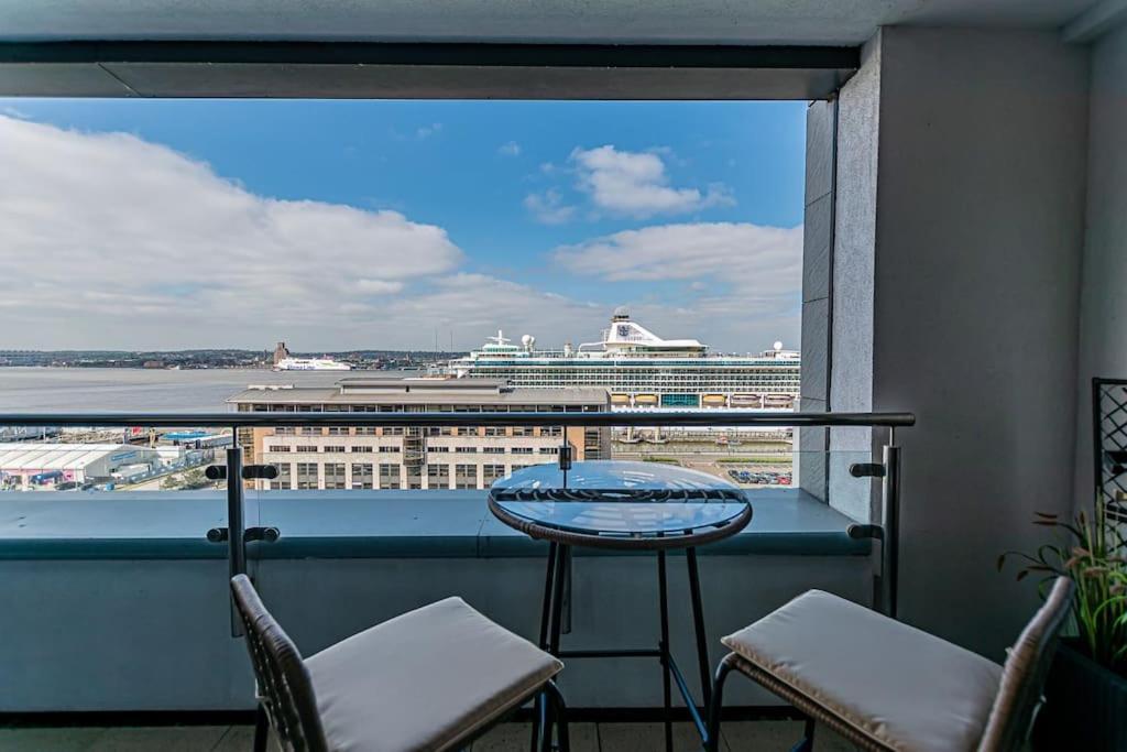 Open Balconey River View! Wow Liverpool Bagian luar foto